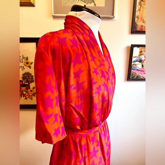 1980s Ports Trademark Designs Hong Kong Star Print Blouse and Skirt Set - Picture 5 of 12